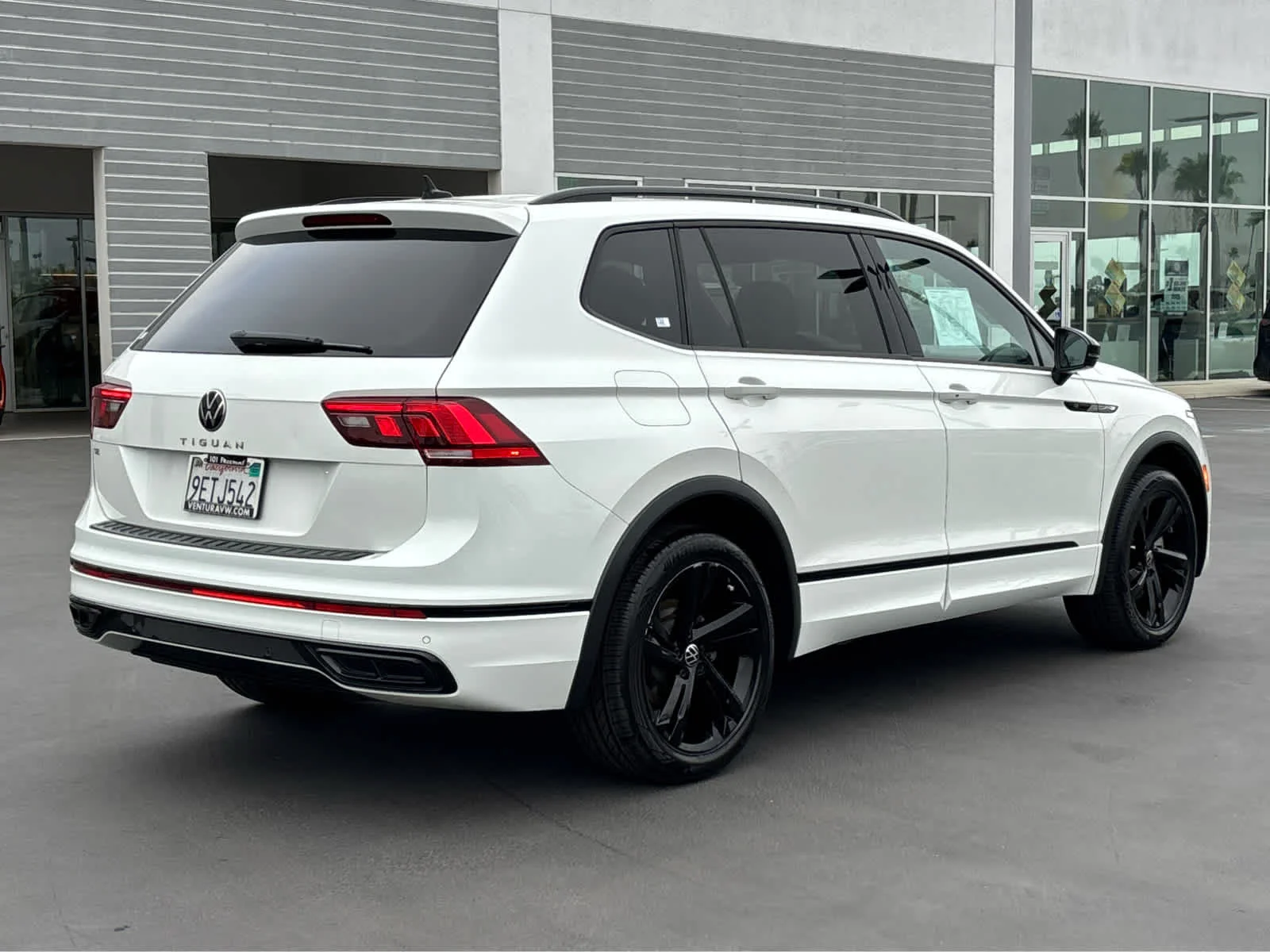 Certified Used 2023 Opal White Pearl Volkswagen SE R-Line Black image 3