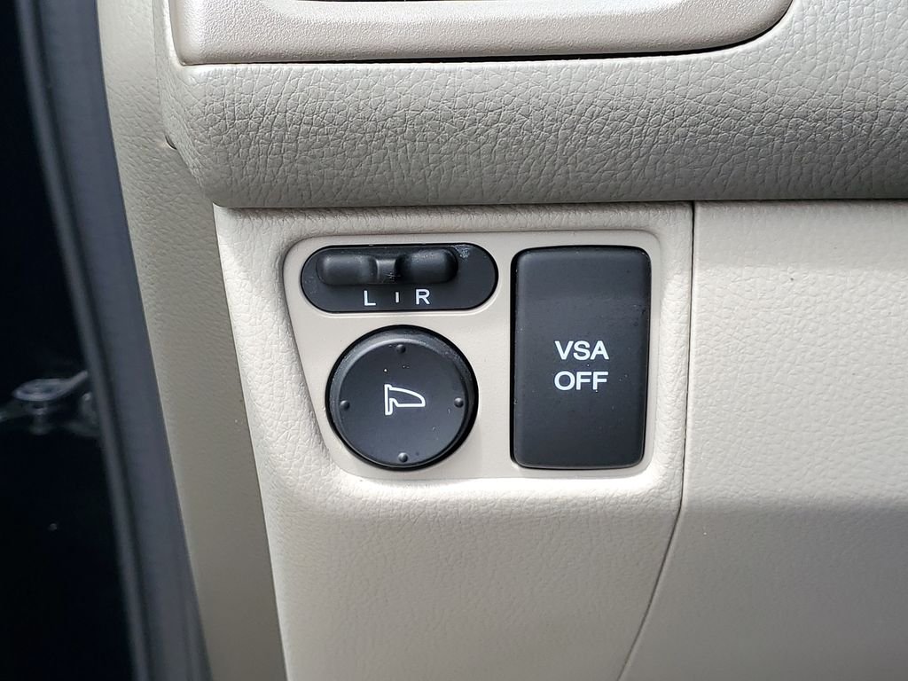 Used 2011 Crystal Black Pearl Acura Technology Package image 17