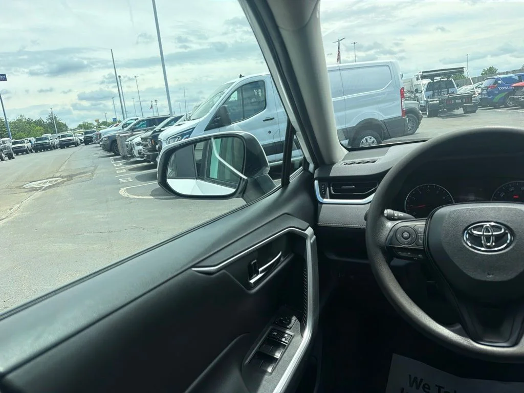Used 2019 White Toyota XLE image 15