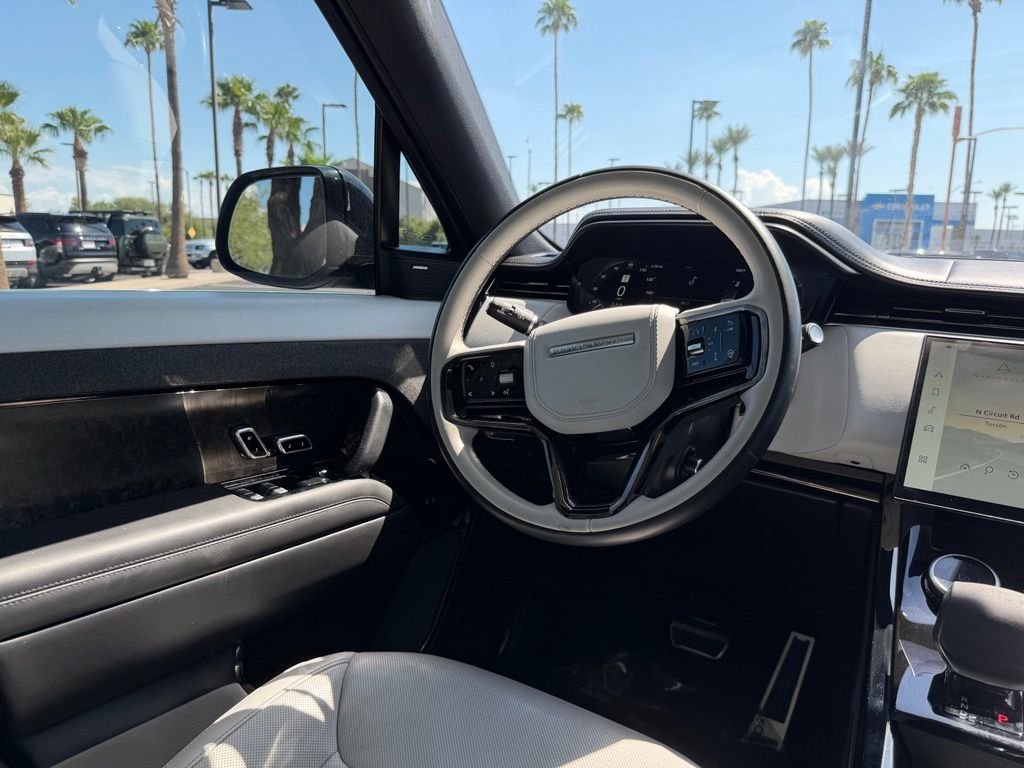 Used 2023 Green Land Rover SE Dynamic image 12