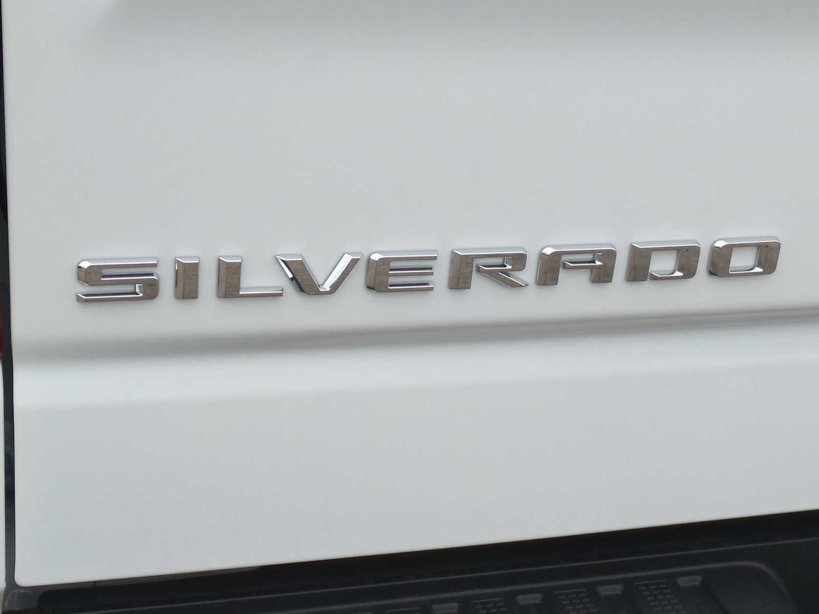 New 2026 Summit White Chevrolet LT (2FL) image 9
