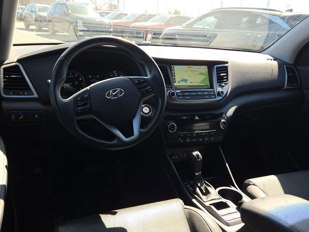 Used 2017 Black Hyundai SE Plus image 18