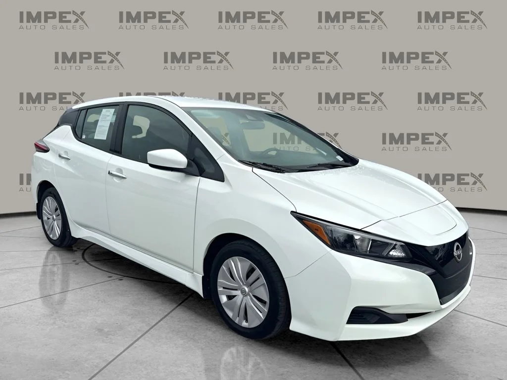 Used 2023 White Nissan S image 4