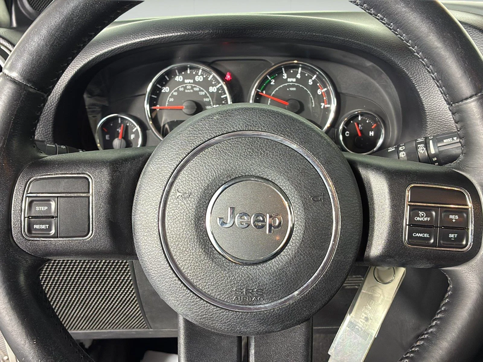 Used 2014 Bright White Clearcoat Jeep Sahara image 35