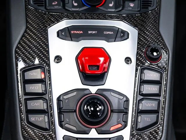Used 2014  Lamborghini  image 38