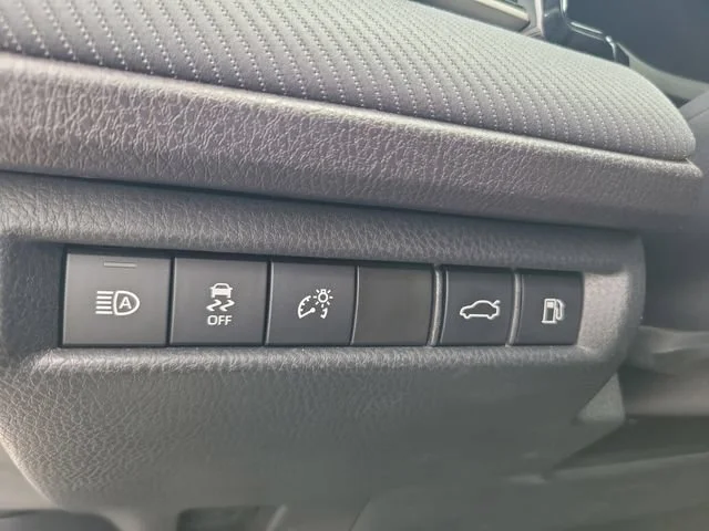 Used 2025 White Toyota LE image 17