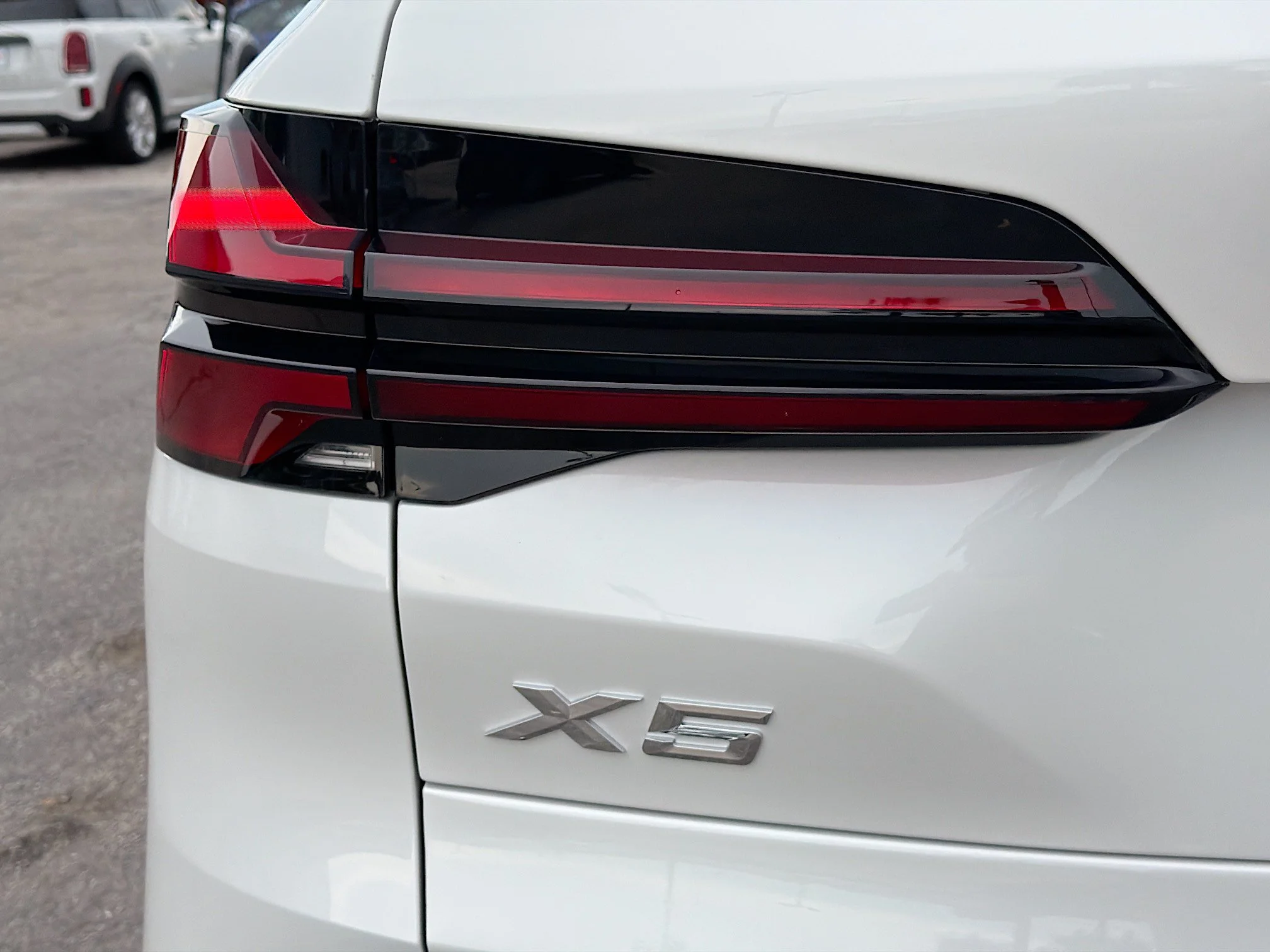 New 2026 Mineral White Metallic BMW xDrive50e image 10