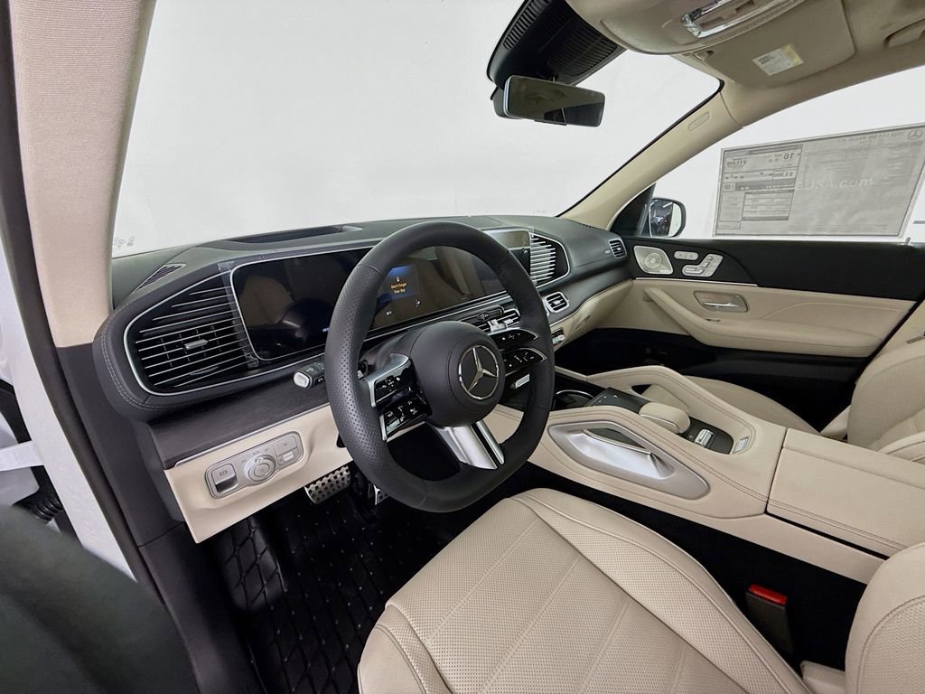 New 2026 MANUFAKTUR Moonlight White Metallic Mercedes-Benz GLS 580 image 38