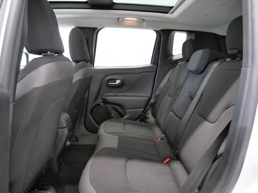 Certified Used 2019 Silver Jeep Latitude image 14