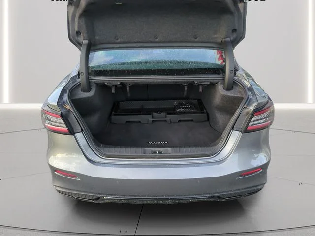 Used 2023 Gray Nissan SR image 10