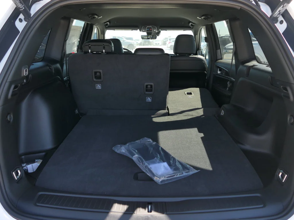 New 2027 White Jeep Laredo Altitude image 17