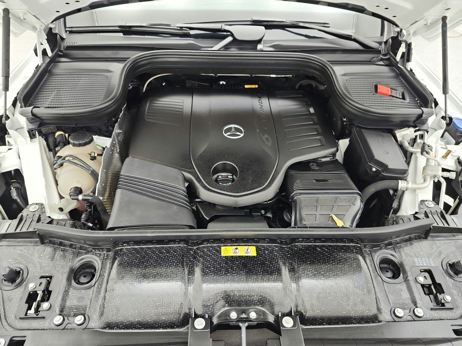 Used 2024 Polar White Mercedes-Benz GLE 450 4MATIC® SUV image 17