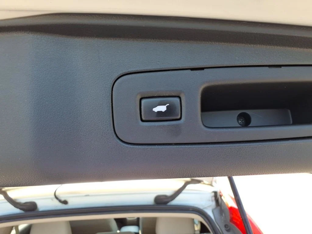 Used 2016 White Honda Touring image 24