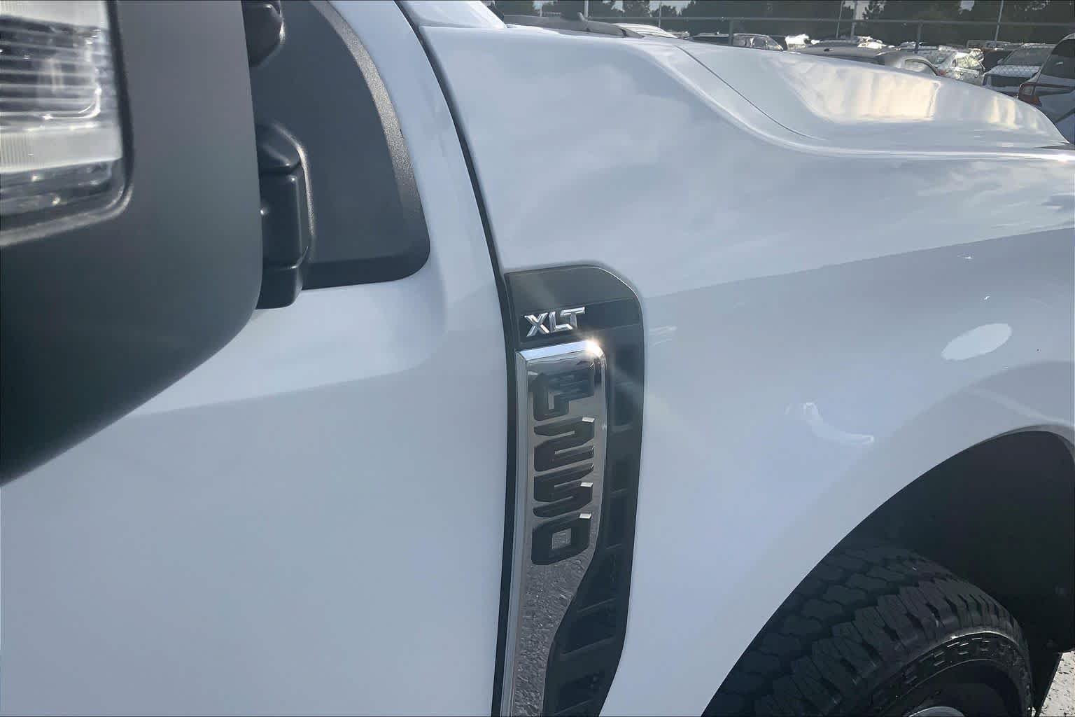 Certified Used 2025 Oxford White Ford XLT image 10