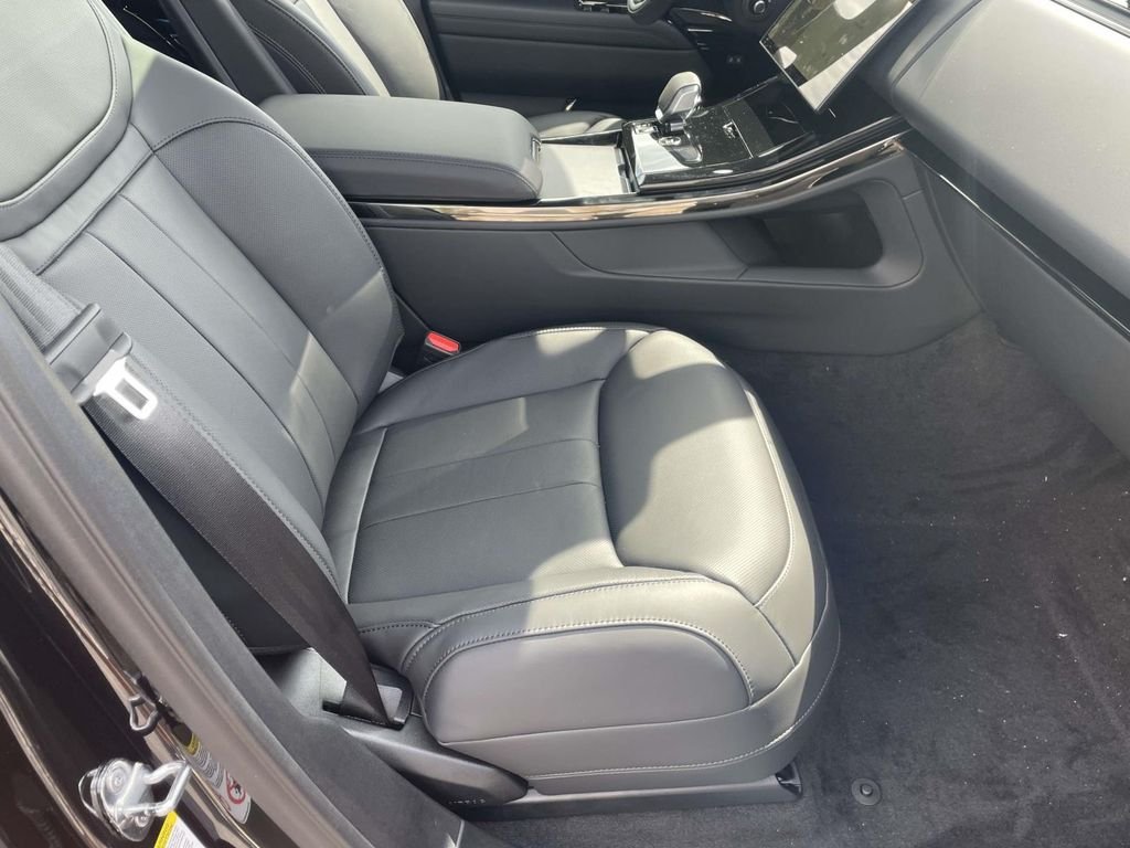 New 2026 Santorini Black Land Rover Dynamic SE image 20