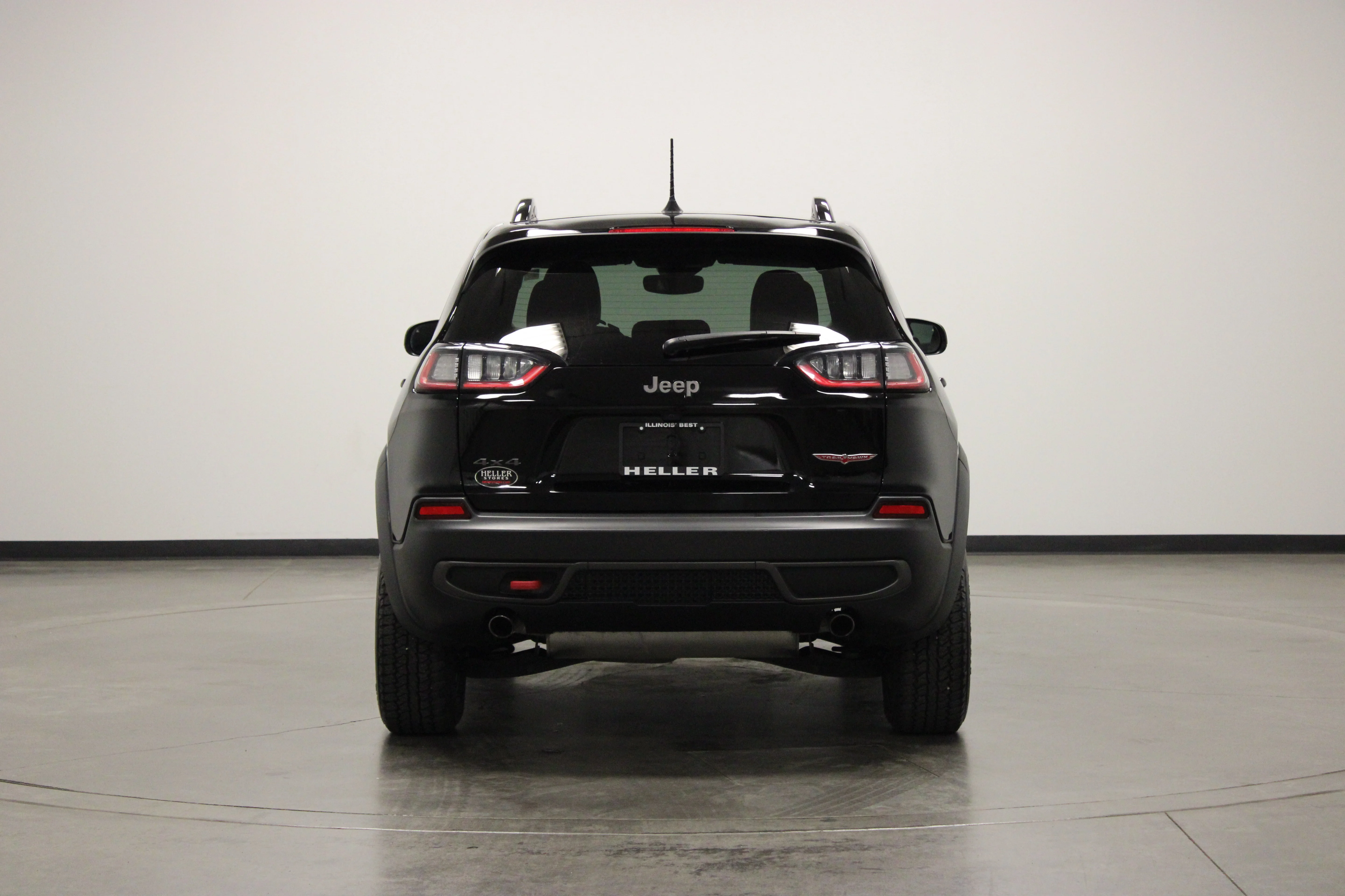 Used 2022 Diamond Black Crystal Pearlcoat Jeep Trailhawk image 7