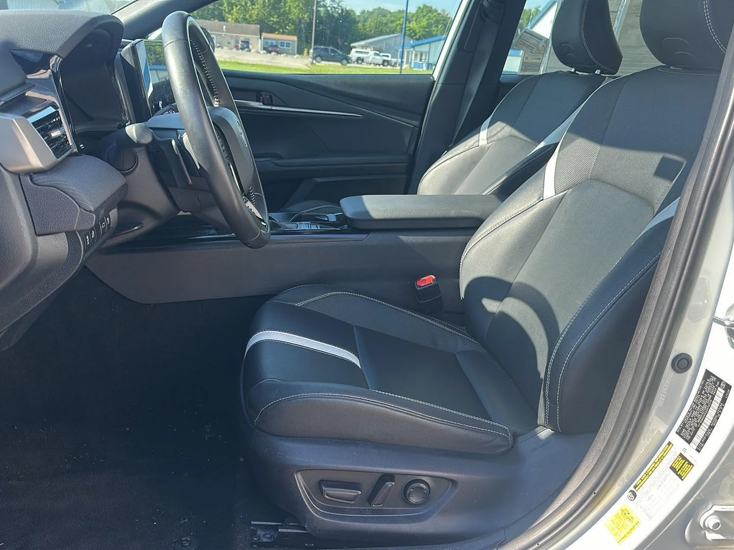 Used 2025 Ice Toyota XSE image 9