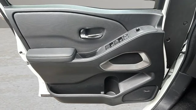 Used 2024 White Nissan SL image 18