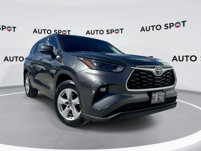 2023 Toyota Highlander LE FWD's photo