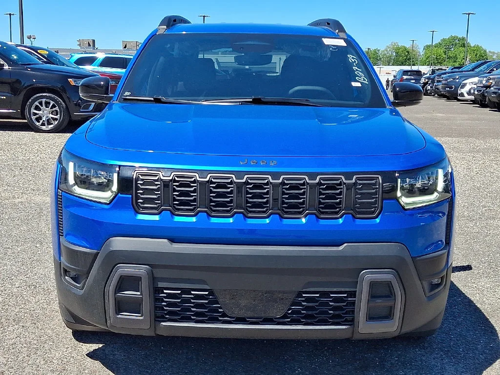 New 2026 Hydro Blue Pearl-Coat Exterior Paint Jeep Limited image 2
