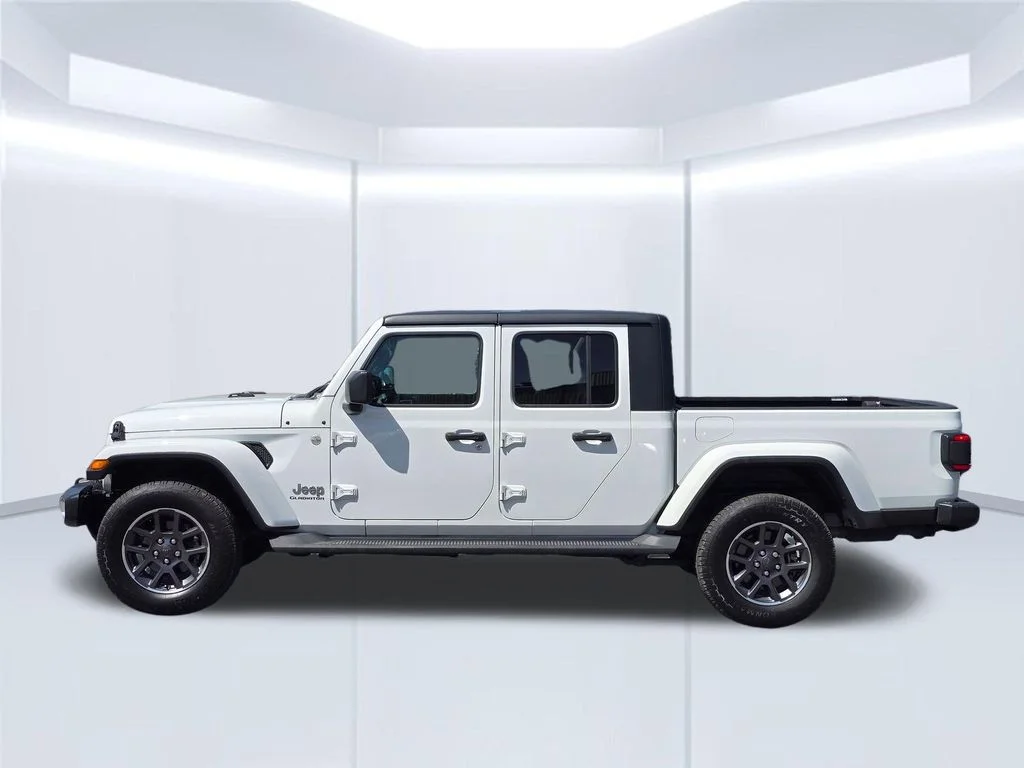 Certified Used 2020 White Jeep Overland image 17