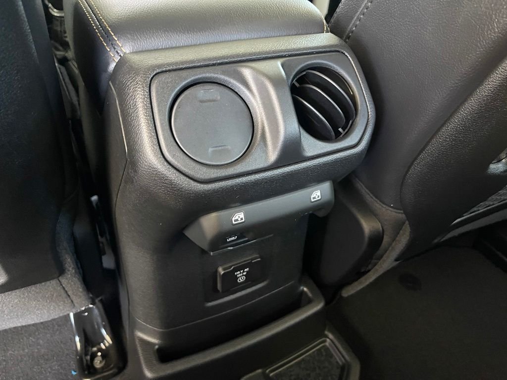 New 2026 Bright White Clear-Coat Exterior Paint Jeep Sahara image 14