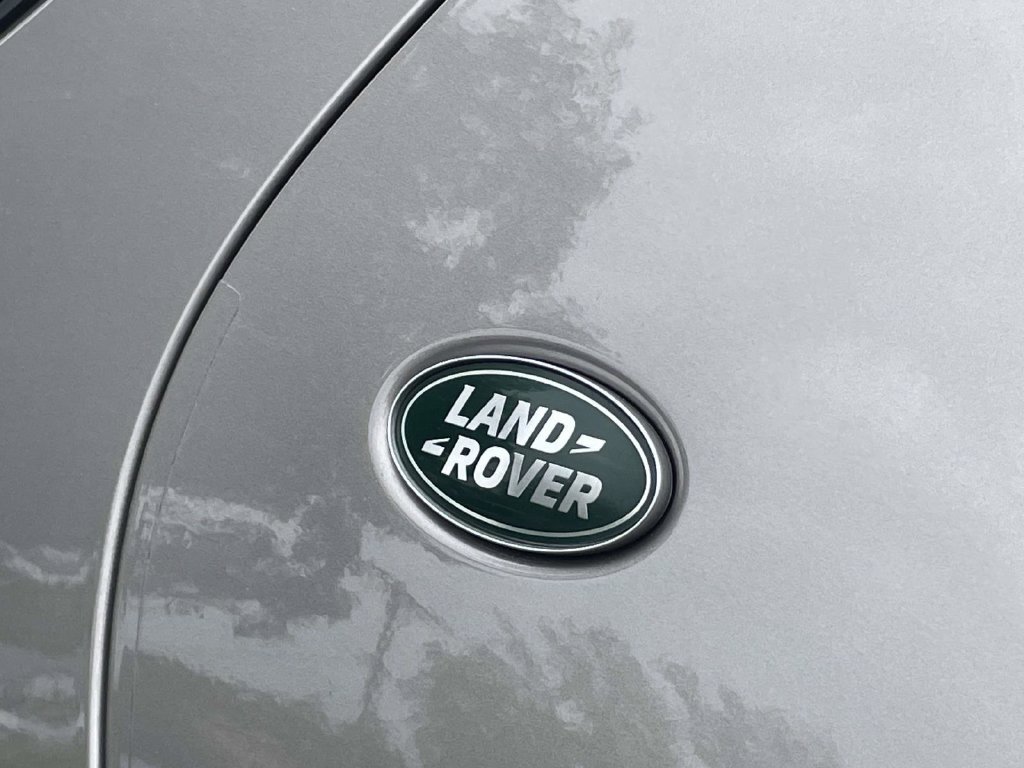Certified Used 2025 Lantau Bronze Metallic Land Rover Dynamic SE image 17