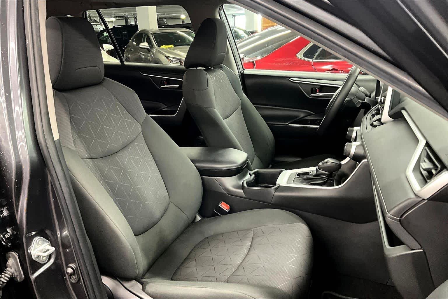 2023 Toyota RAV4 XLE - Photo 8