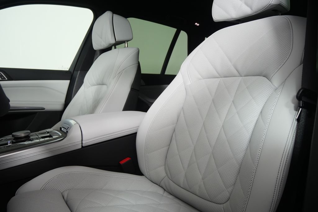 Used 2026 Dravit Grey Metallic BMW xDrive50e image 11