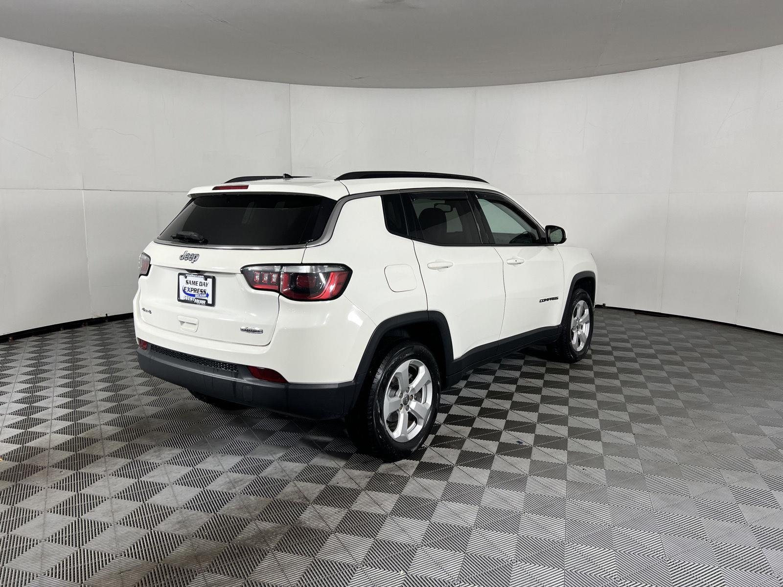 Used 2018 White Clearcoat Jeep Latitude image 12