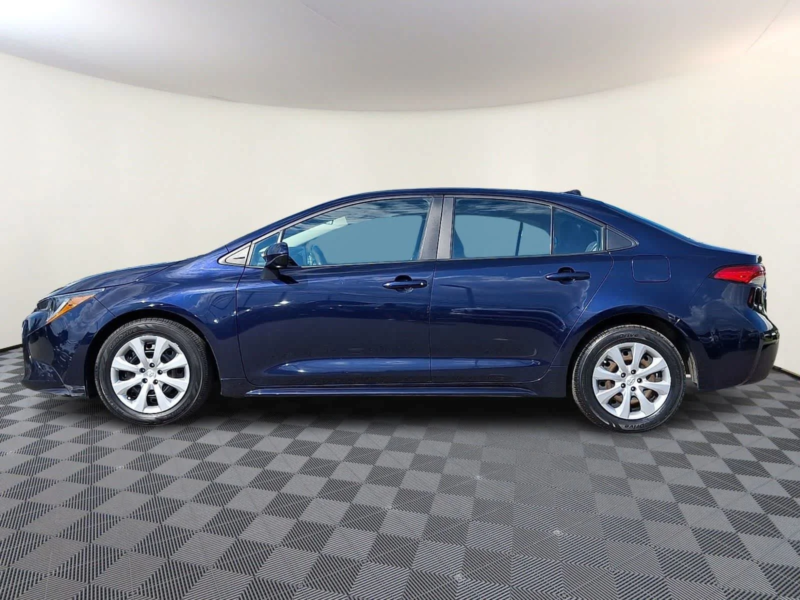 Used 2023 Blueprint Toyota LE image 9