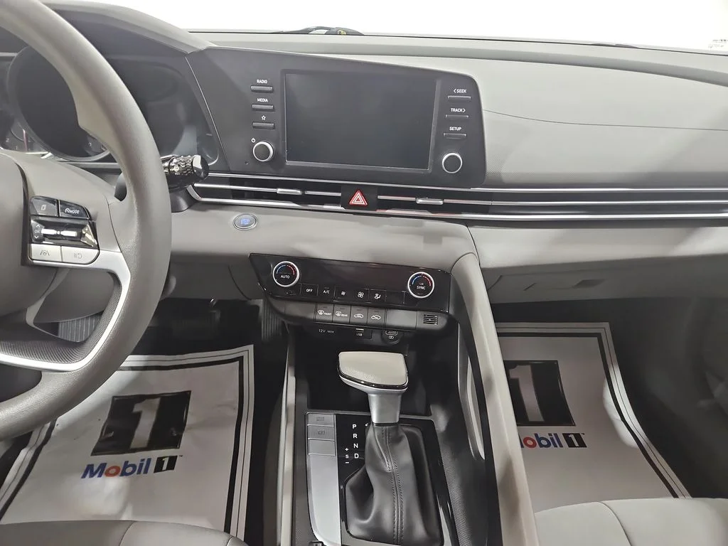 Used 2023 Silver Hyundai SEL image 18