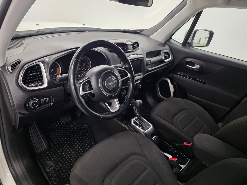 Used 2020 White Jeep Latitude image 24
