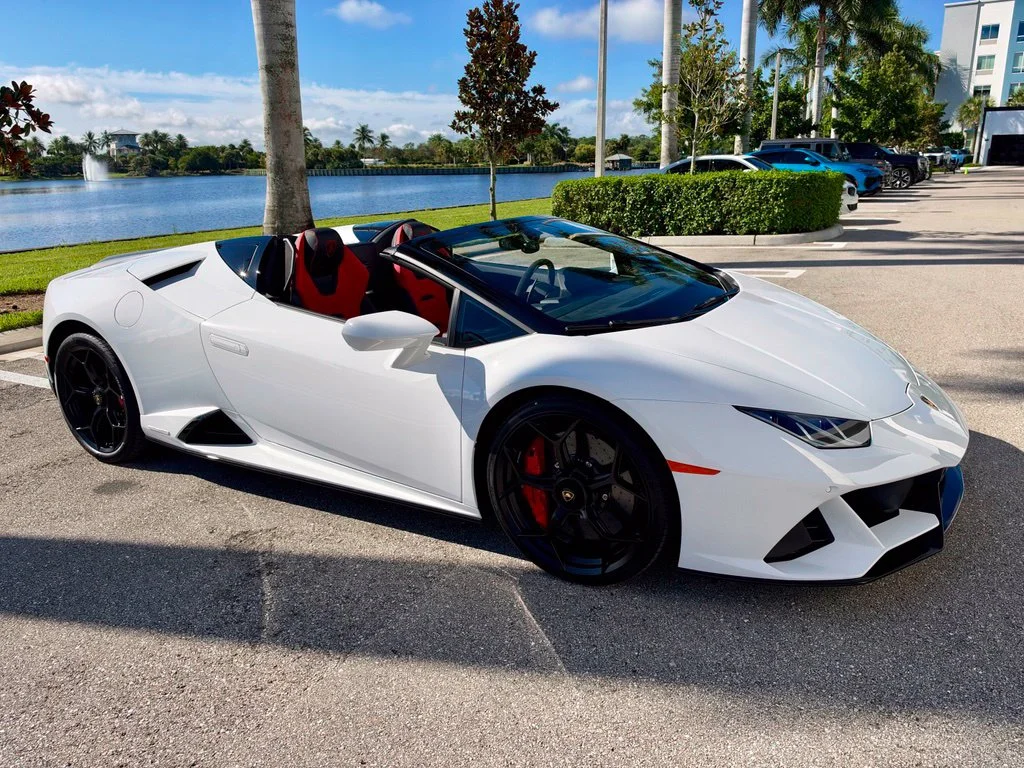 Used 2023 Bianco Monocerus Metallic Lamborghini Spyder AWD image 5
