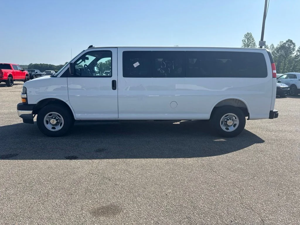 Used 2025 White Chevrolet LT image 2