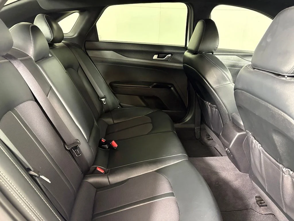Used 2022 White Kia GT-Line image 17