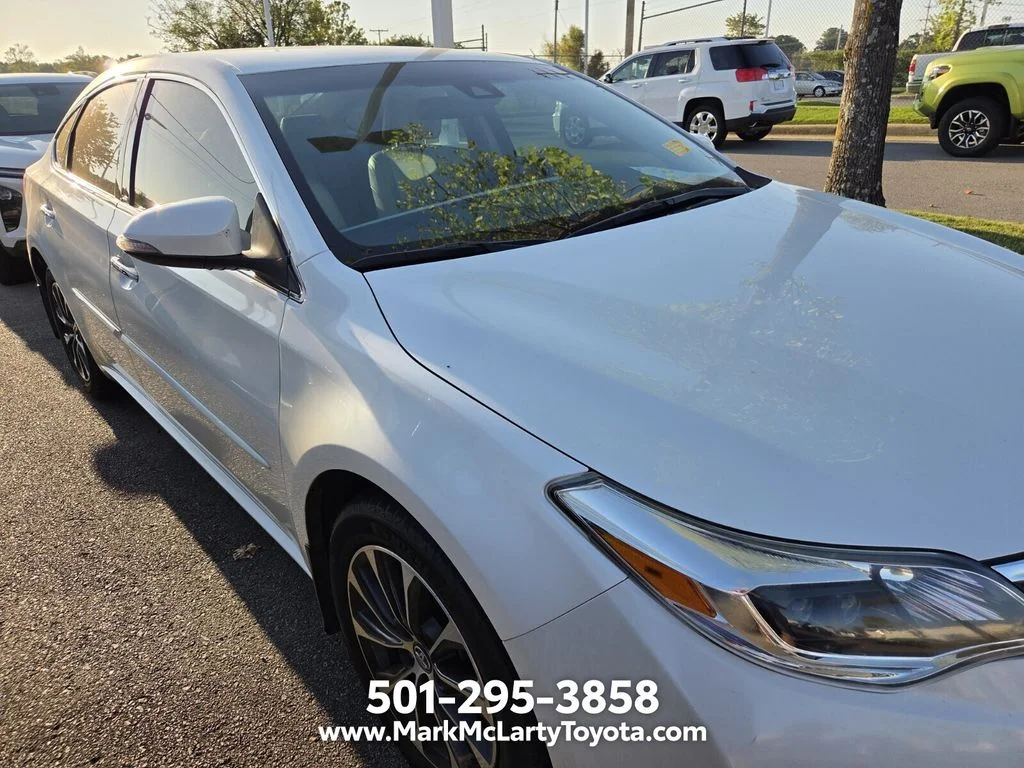Used 2017 White Toyota XLE image 9