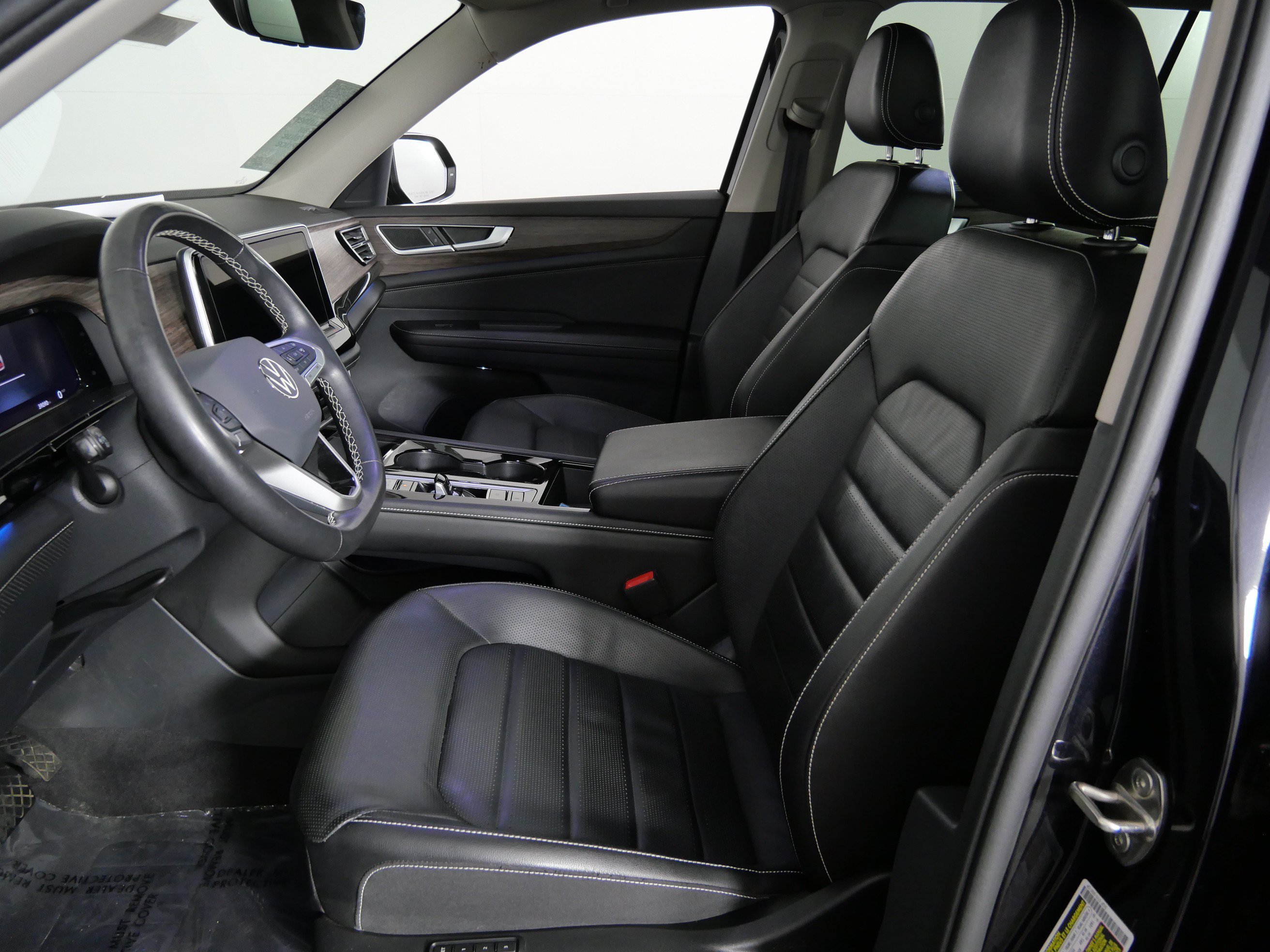 Used 2024 Black Volkswagen 2.0T SEL image 31