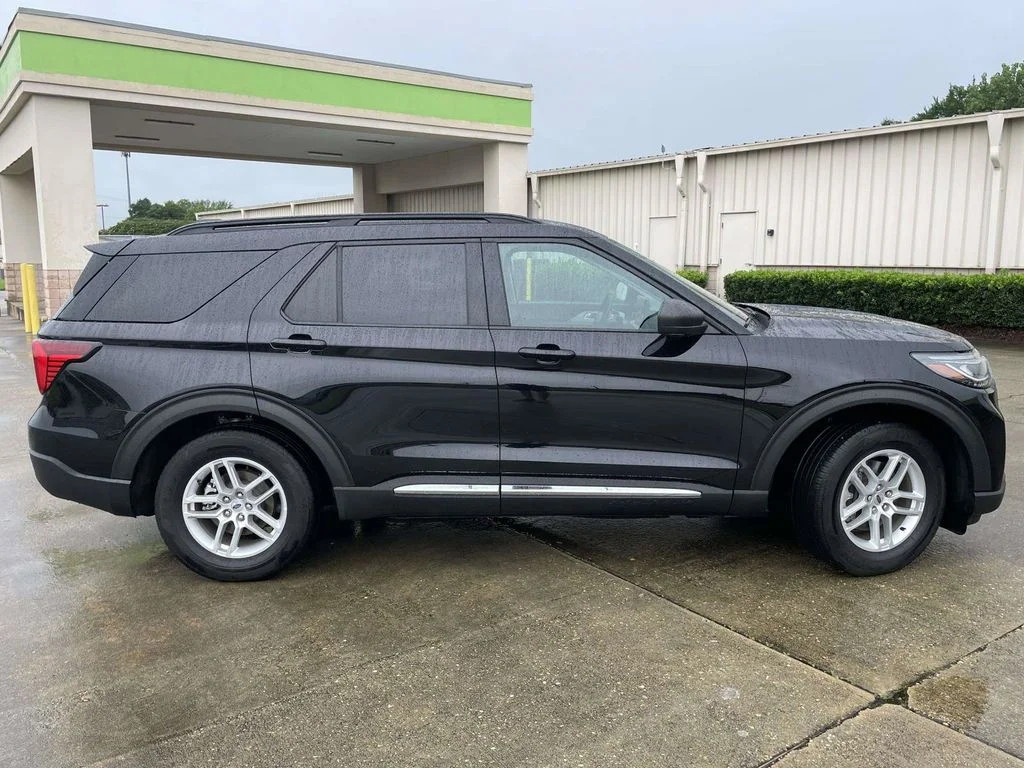 Used 2025 Black Metallic Ford Active image 2