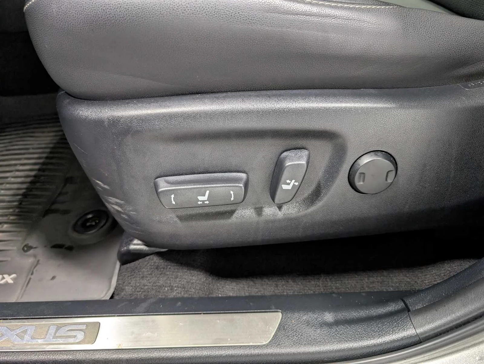 Used 2021 Atomic Silver Lexus  image 40