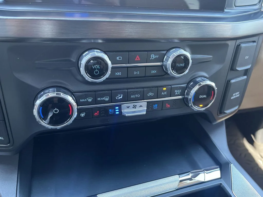 Used 2025 White Ford Lariat image 19
