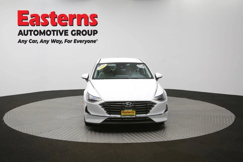 Used 2022 White Hyundai SE image 48