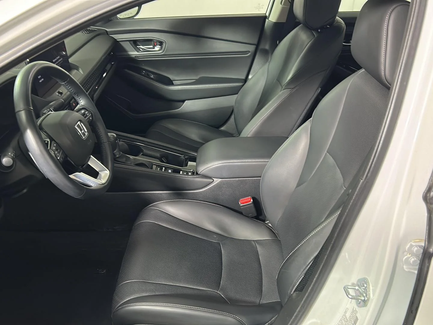 Used 2023 Platinum White Pearl Honda Touring image 14