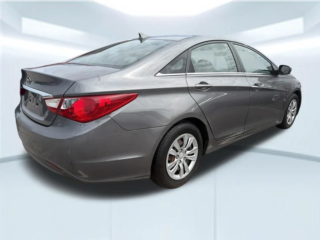 Used 2011 Gray Hyundai GLS image 6
