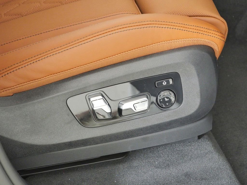 New 2026 Mineral White Metallic BMW xDrive40i image 22