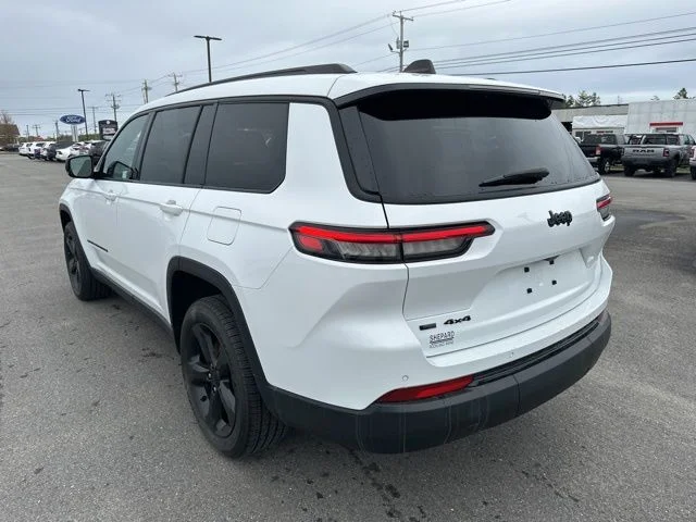 Used 2023 White Jeep Altitude image 5