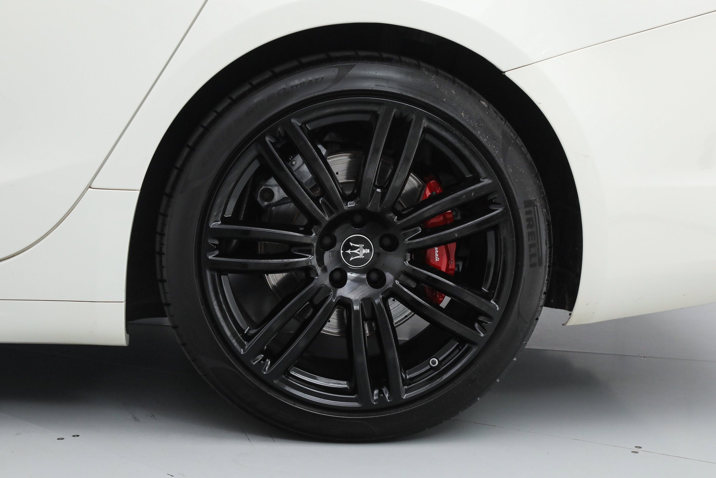 Used 2023 White Maserati Modena image 18