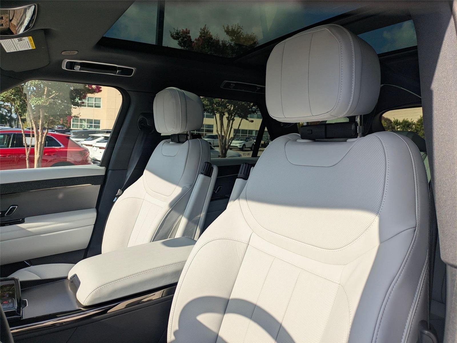 New 2026 Fuji White Land Rover SE image 14