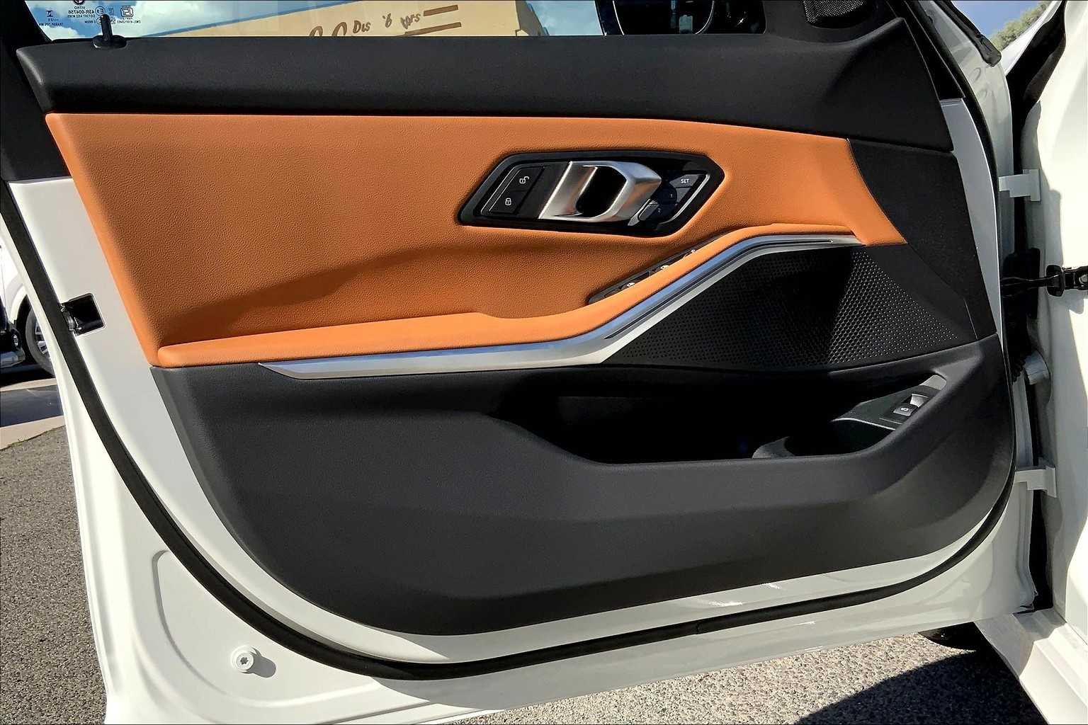 2025 BMW 3 Series 330i - Photo 10