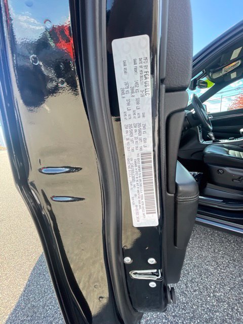 Used 2018 Diamond Black Jeep Limited image 30
